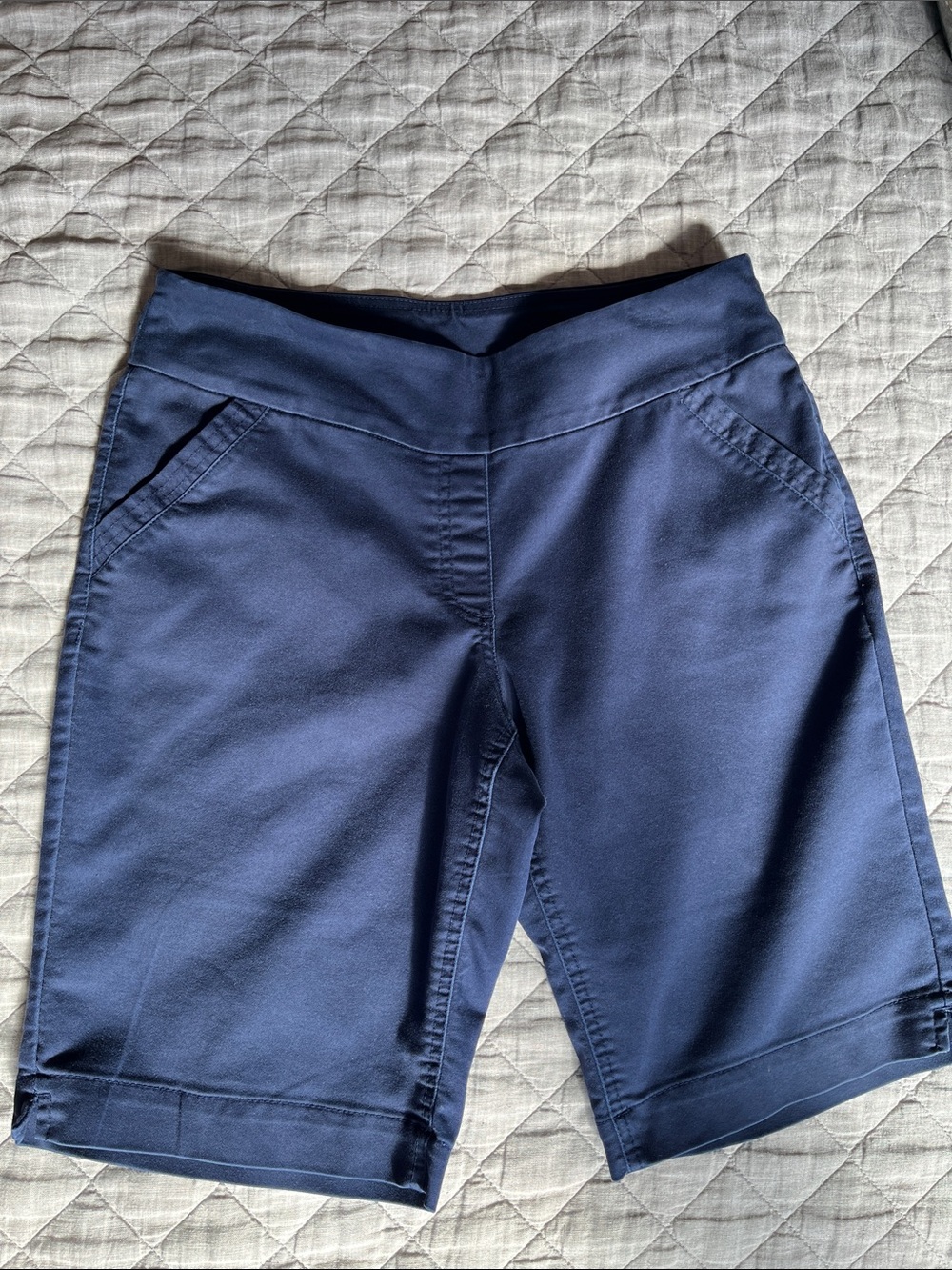 Women’s Navy Petite size Bermuda Shorts -10P